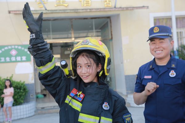 陪山里孩子过夏天 抖音邀请多位达人探访贵州乡村儿童