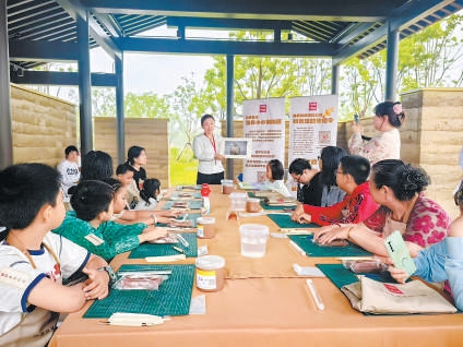 每天4场公益讲解带游客“逛路县”