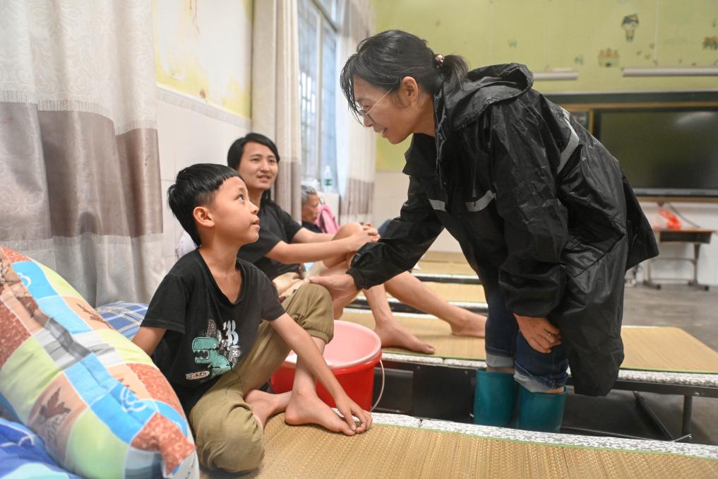 教科书式避险！村民撤离后仅一小时，山体轰然滑坡
