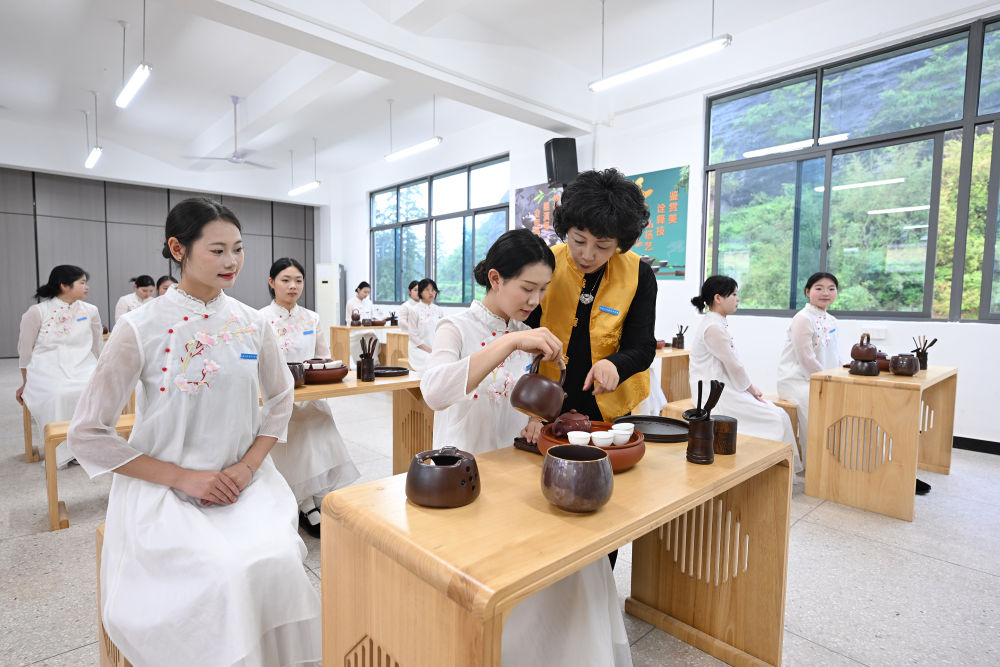 镜观·回响丨筑牢就业“压舱石” 守护群众幸福感