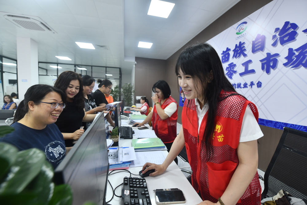 镜观·回响丨筑牢就业“压舱石” 守护群众幸福感
