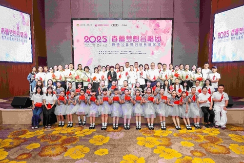 安吉青山绿水间，“春蕾梦想合唱团”师生同台献唱