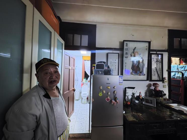 新华鲜报丨告别“拎马桶”！上海三十年接力塑“人民城市”新坐标