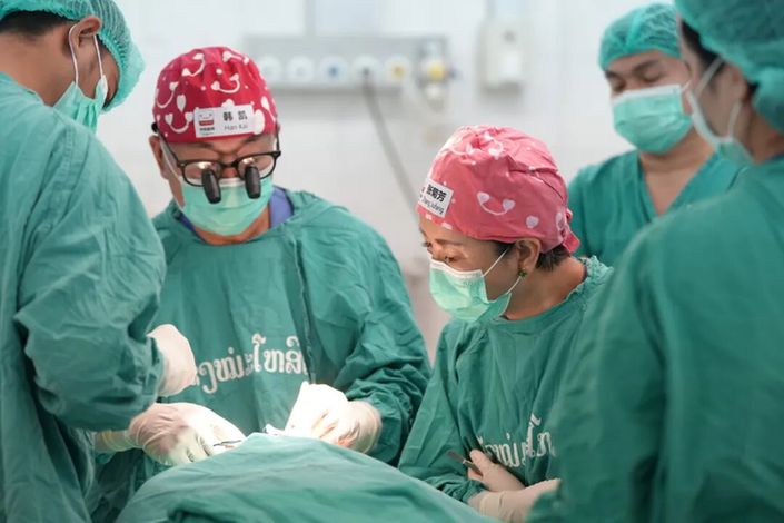 跨越山海，再筑澜湄合作新篇章——“母亲微笑行动”在老挝万象开展唇腭裂儿童义诊活动