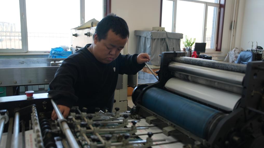 这些“特殊”的人是“幸福印刷师”：一个33年的暖心故事