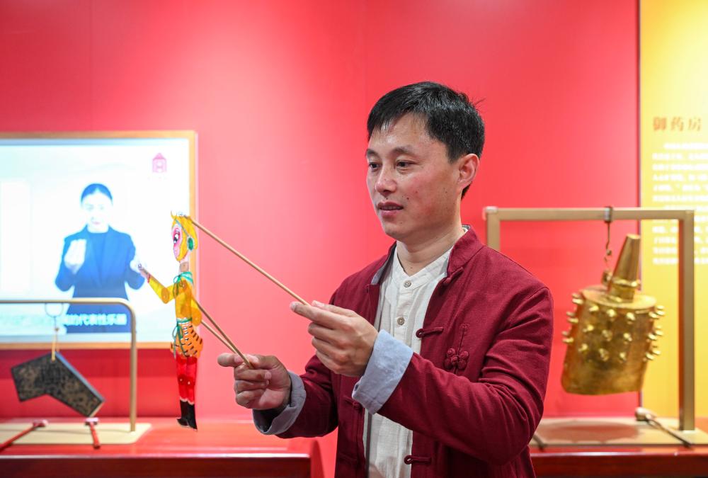 辽宁省残疾人非遗文创作品展在故宫开幕