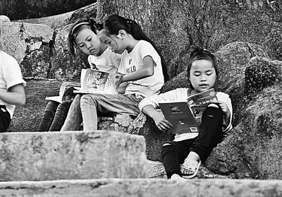 合力托举 让乡村儿童享受阅读之美