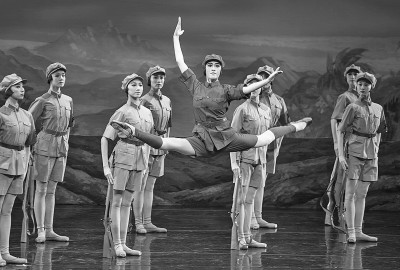 中央芭蕾舞团致敬抗疫英雄专场演出在武汉湖北剧院举行