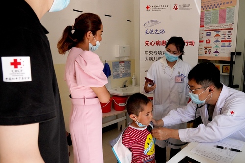 中国红基会“天使之旅”新疆先心病患儿筛查救助行动圆满结束
