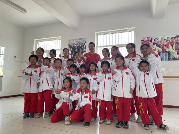 奥运冠军张宁走进益海助学中心 传递奥运精神助力乡村体育振兴