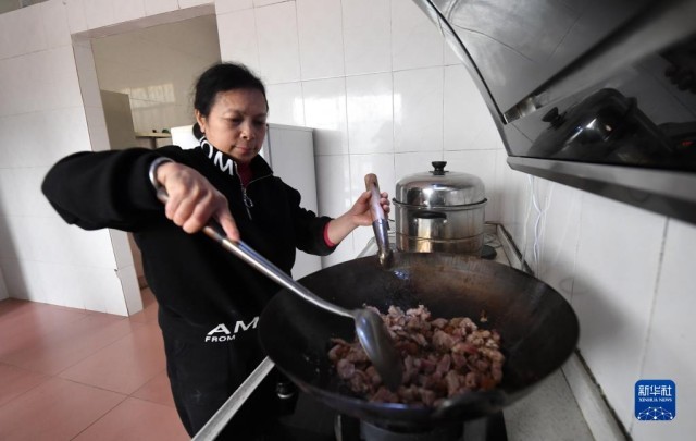 一名瑶族退休教师的大山坚守