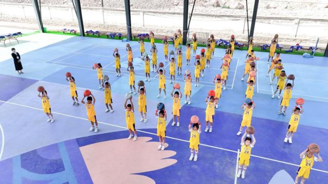甘肃定西岷县的孩子们有了“风雨操场”