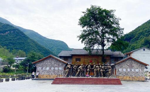 秋意神龙架带火“慢旅游”