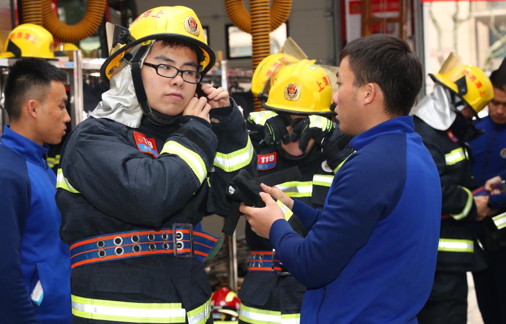 上海举行消防志愿者技能培训活动