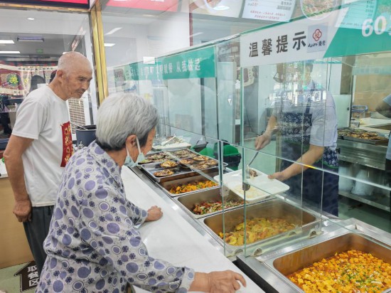 从老龄到全龄，社区食堂让“一老一小”安享幸福“食”光