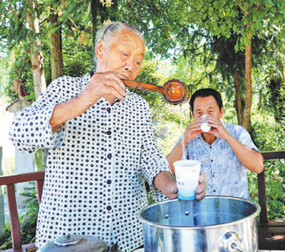 湖北通山有位“凉茶奶奶”