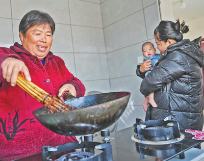 辽宁葫芦岛受灾群众陆续入住新居