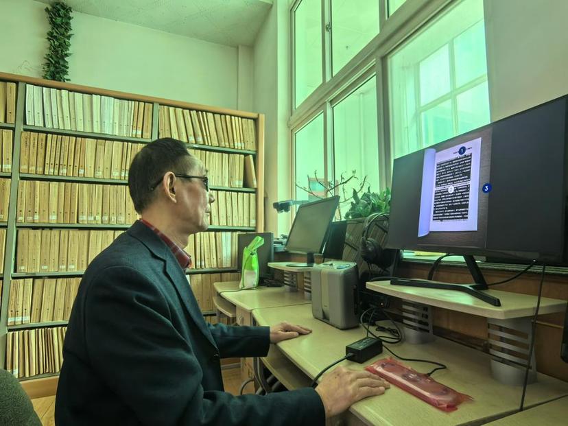 甘肃兰州：视障老年群体乐享阅读