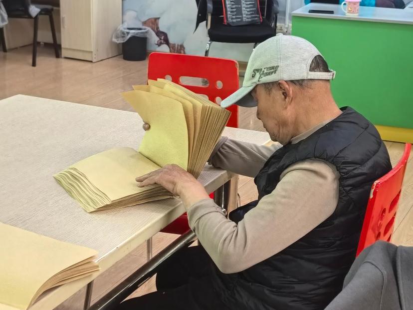 甘肃兰州：视障老年群体乐享阅读