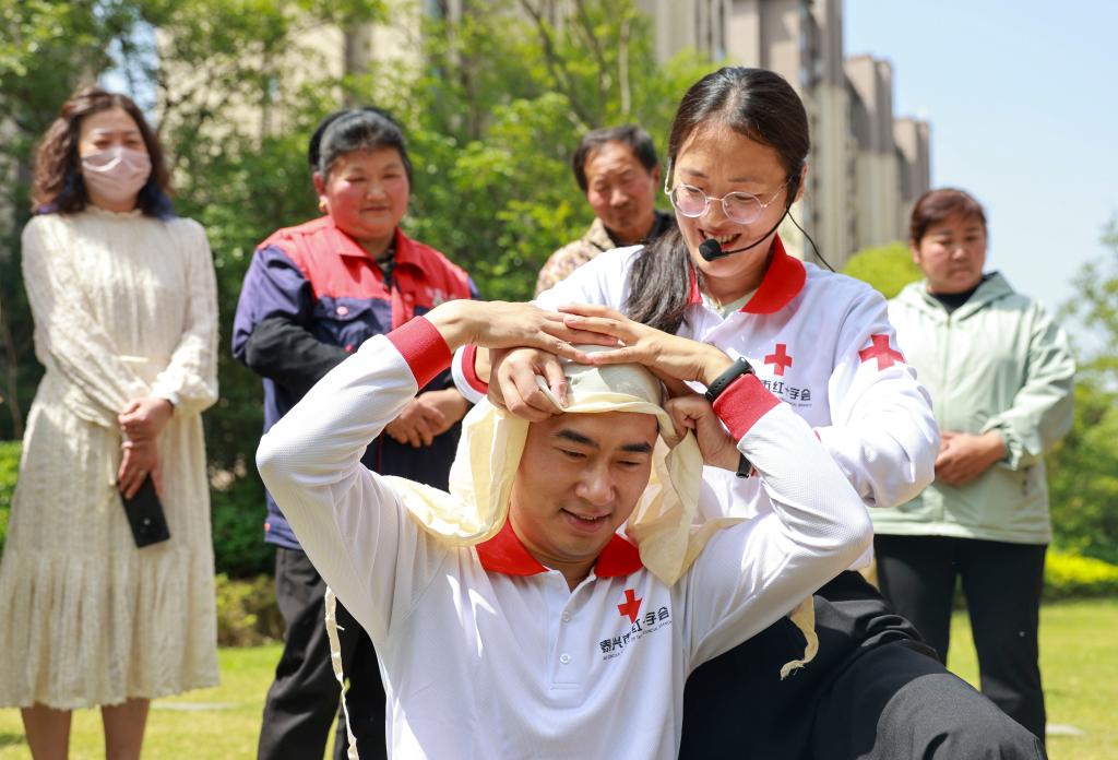 学习急救知识迎接世界红十字日