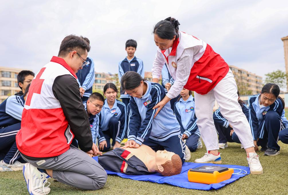学习急救知识迎接世界红十字日