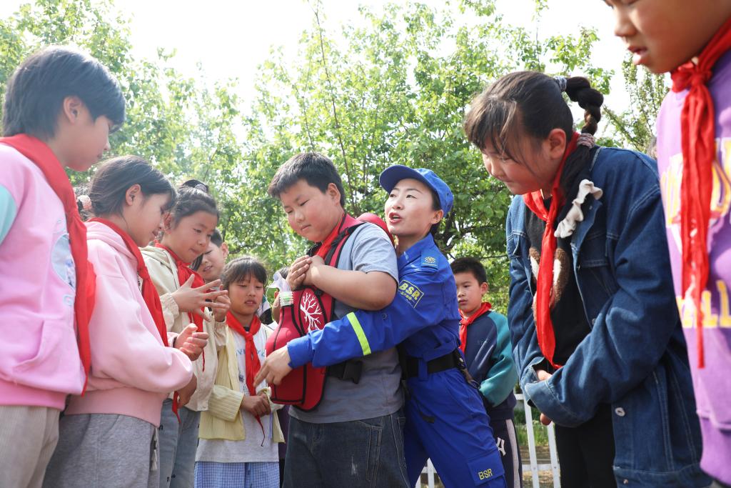 学习急救知识迎接世界红十字日