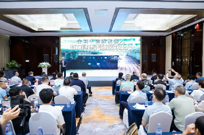 佳沃天河机器人跨界融合，助力舍饲羊健康养殖提质增效