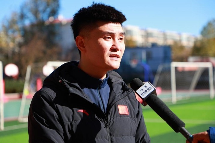 世界冠军进校园，与青少年共话拼搏精神