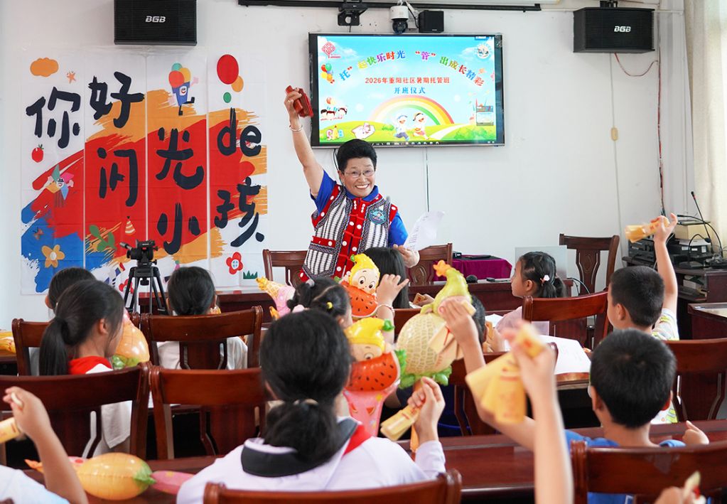 云南泸水:“共享奶奶”志愿服务暖人心