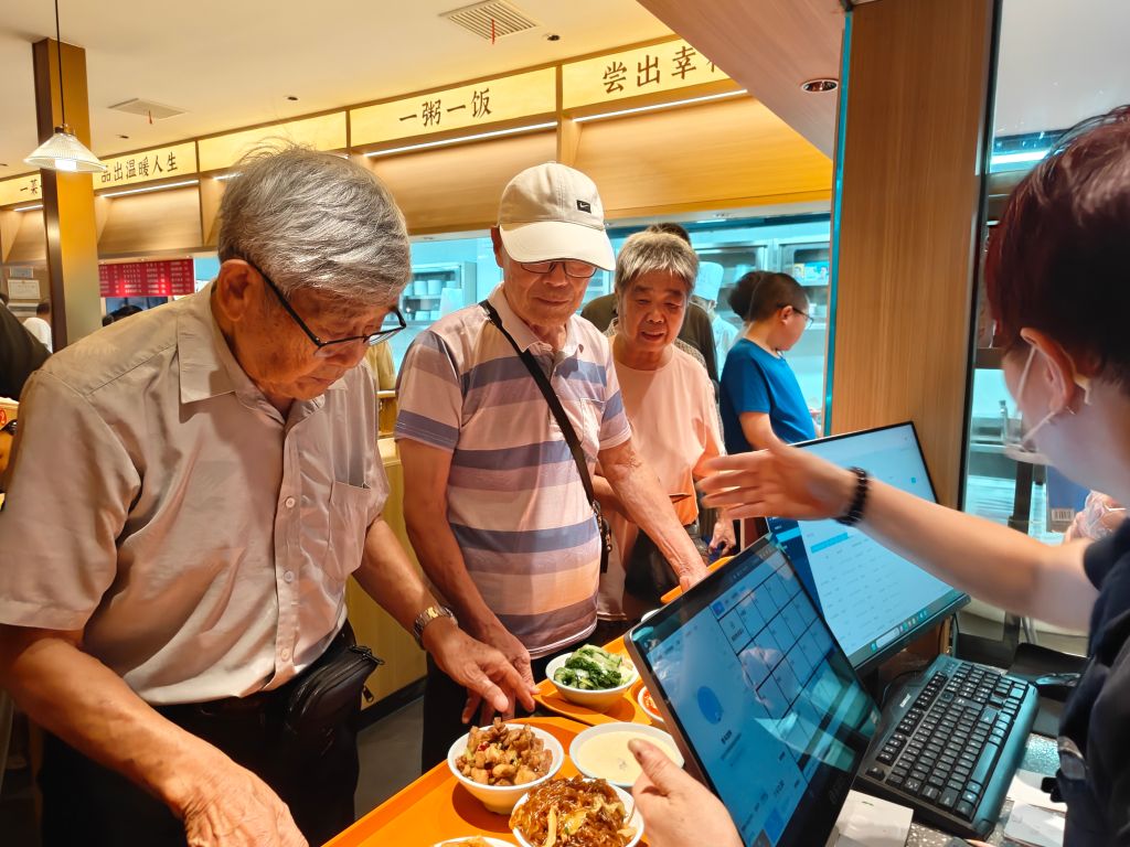 8.2万家助餐点 守护长者幸福“食”光
