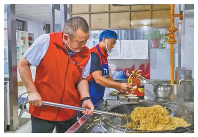 让环卫工人吃上热乎早饭