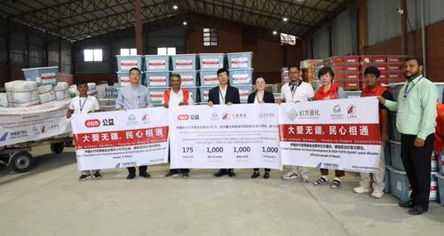 中方社会力量驰援尼泊尔山洪泥石流灾区 GetAttachment (5)