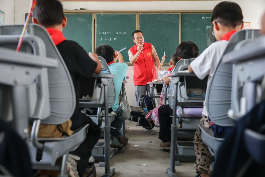 图片故事|村里娃的一撇一捺 写满他三十年的坚守