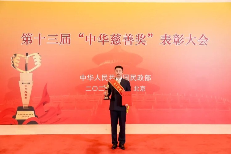 贾庆贺：汇聚“身边的微光”