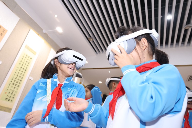 宋庆龄青少中心举办纪念长征胜利90周年主题活动