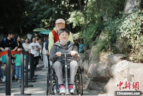 走进“无障碍动物园”：在“畅游”中感受“杭州温度”