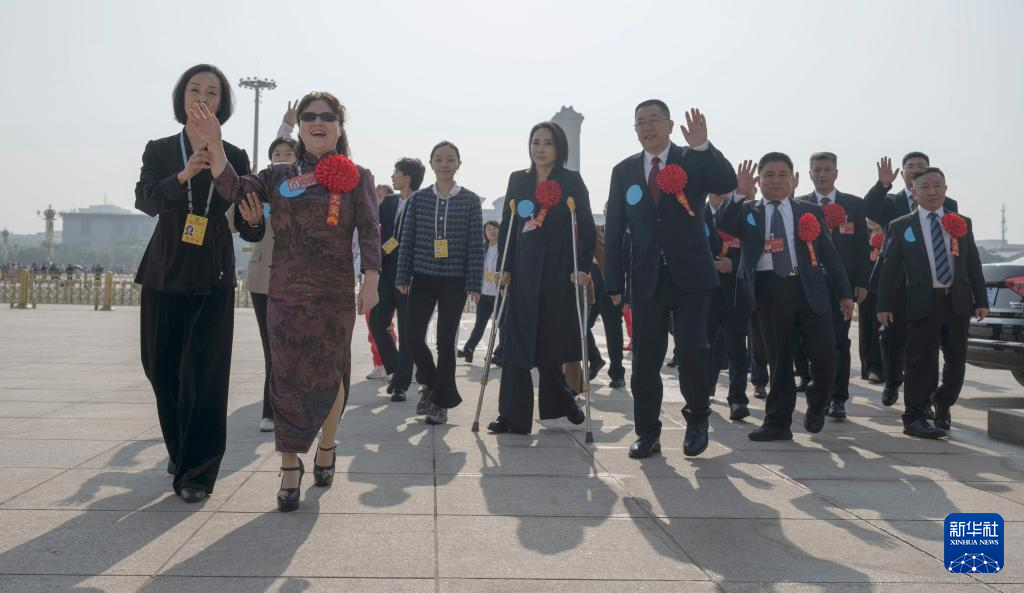 第七次全国自强模范暨助残先进表彰大会在北京召开