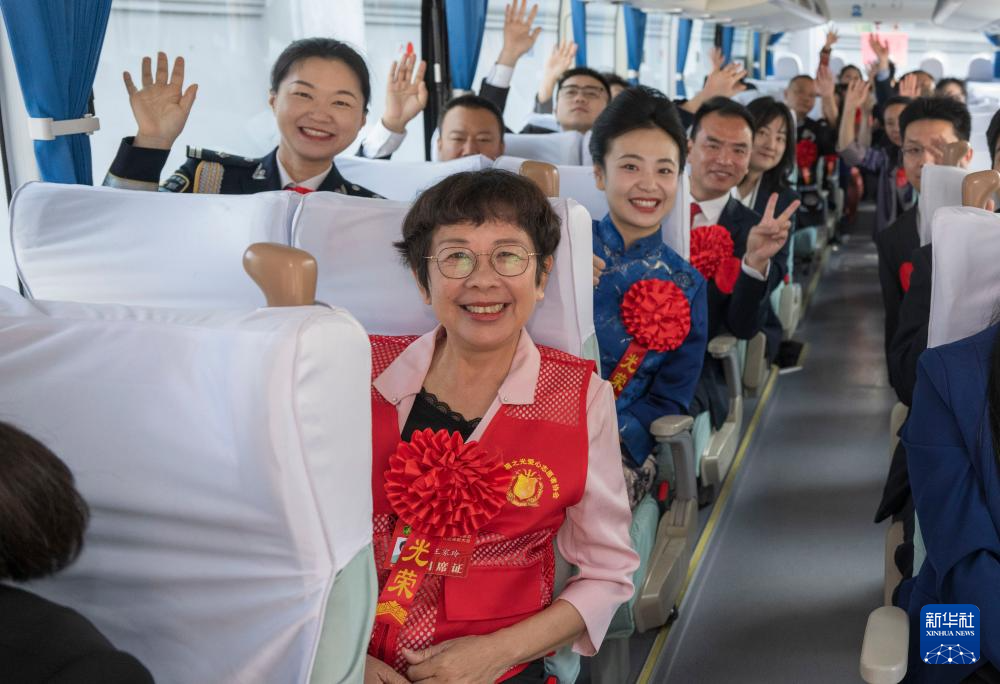 第七次全国自强模范暨助残先进表彰大会在北京召开