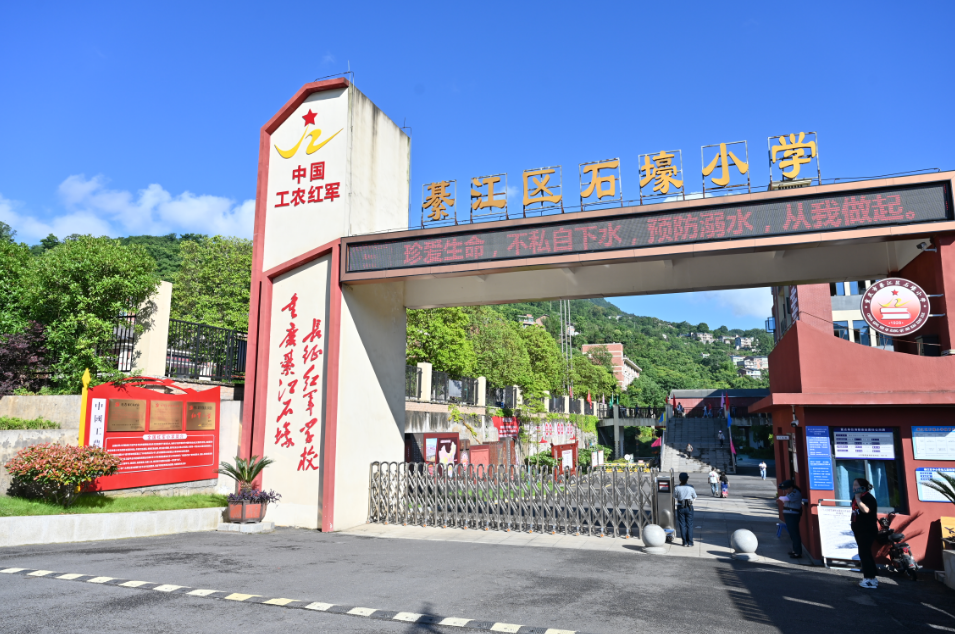 山区娃艺术课“装备升级”！重庆啄木鸟捐建全国第7个“爱心美育教室”