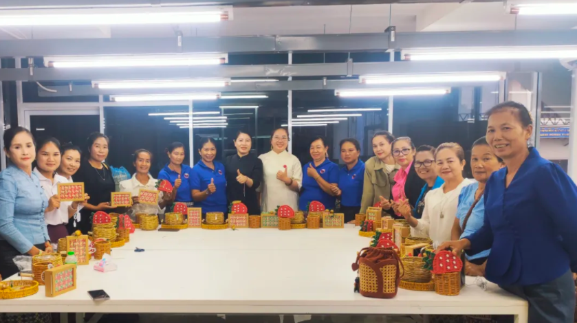 以巾帼之力，筑澜湄合作新篇——“天才妈妈友谊工坊”在万象落地