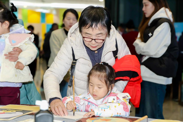 中国宋庆龄青少中心携手老幼共度“敬老月”