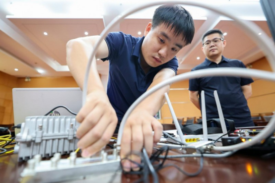 一专多能显身手 记者节他们搞了场大比武 一专多能显身手 记者节他们搞了场大比武