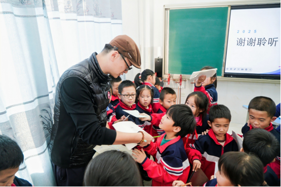 “草原深处下个包”：AI音乐公益点亮乡村儿童艺术梦